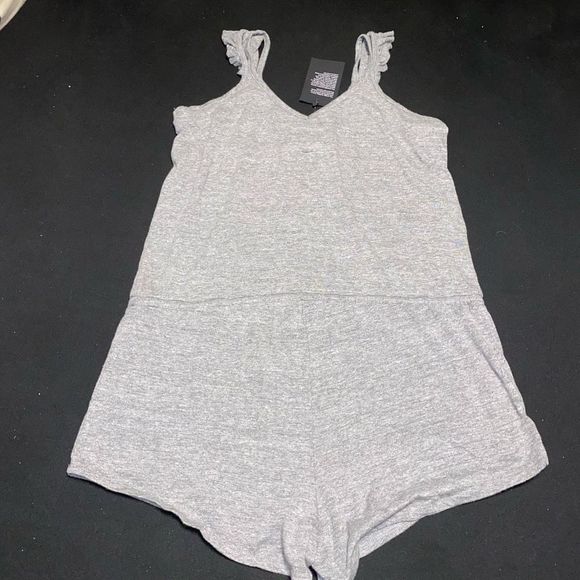 Chaser NWT Fluttery Strap Romper in Streaky Grey Size Medium, MSRP $98 - Picture 9 of 14